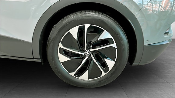Volkswagen ID.4 6 of 12