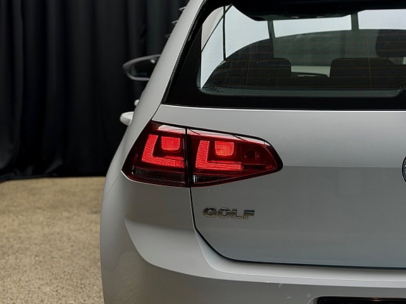 Volkswagen Golf VII 14 of 27