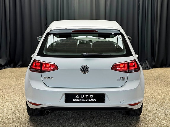 Volkswagen Golf VII 11 of 27