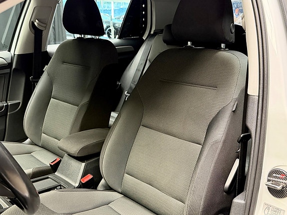 Volkswagen Golf VII 18 of 27