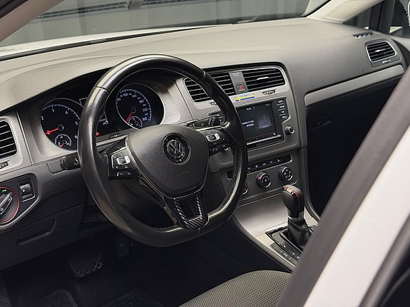 Volkswagen Golf VII 16 of 27