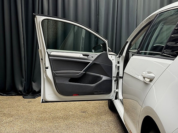 Volkswagen Golf VII 15 of 27
