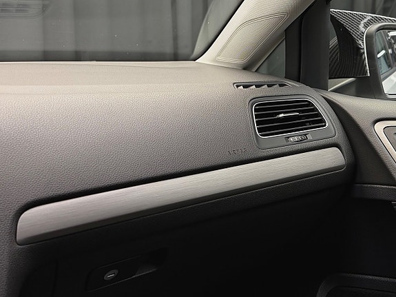 Volkswagen Golf VII 23 of 27