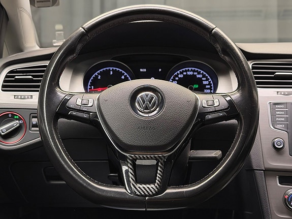 Volkswagen Golf VII 21 of 27