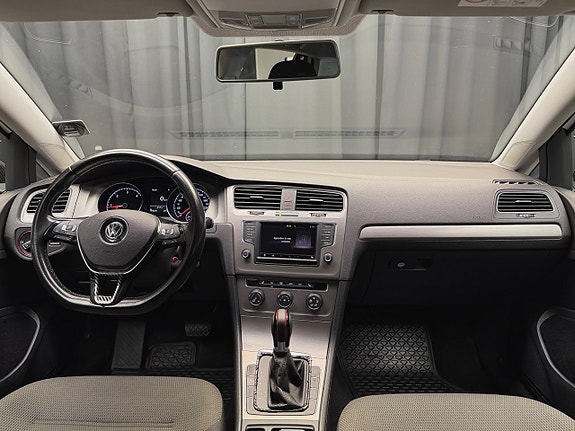 Volkswagen Golf VII 22 of 27