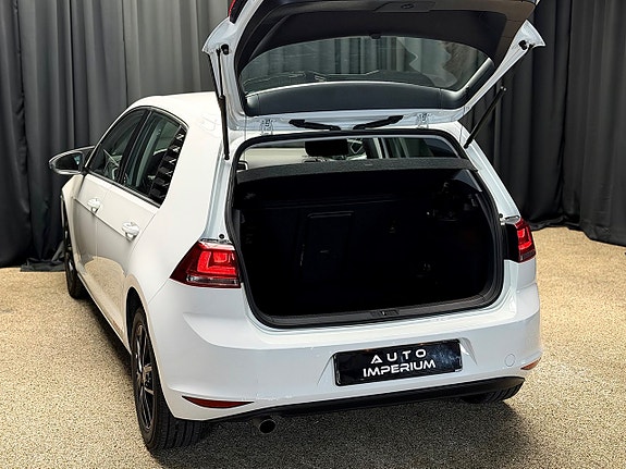 Volkswagen Golf VII 27 of 27