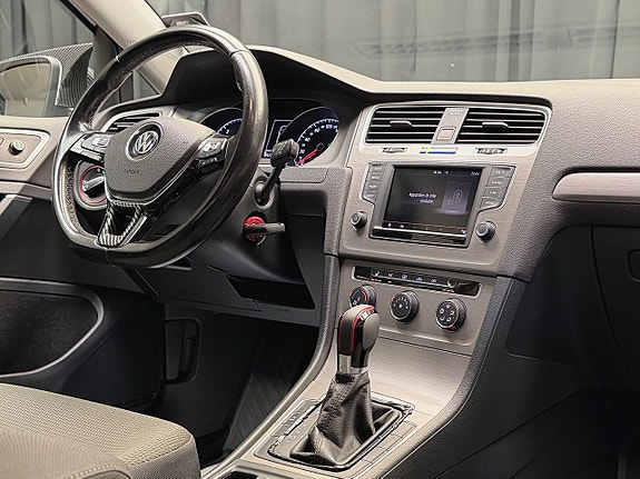 Volkswagen Golf VII 20 of 27