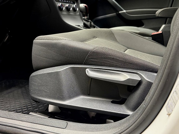 Volkswagen Golf VII 17 of 27