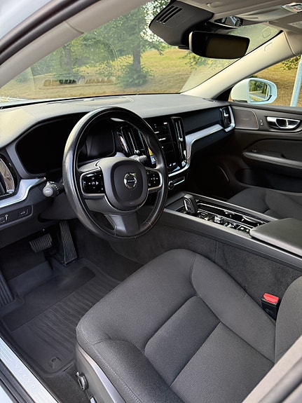 Volvo V60 Cross Country 3 of 5