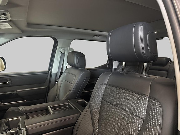 Toyota Tundra 8 of 15