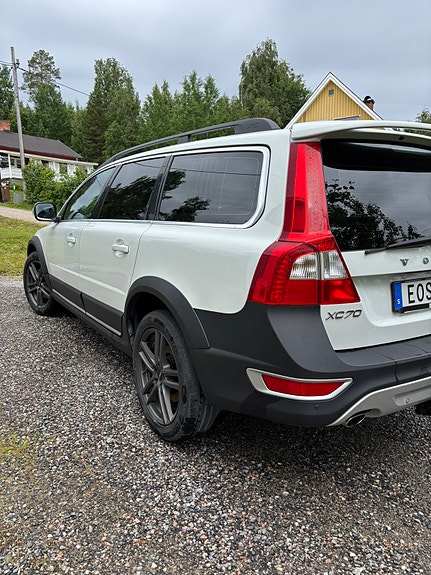 Volvo XC70 2 of 5
