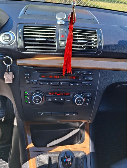 BMW 120i 4 of 9