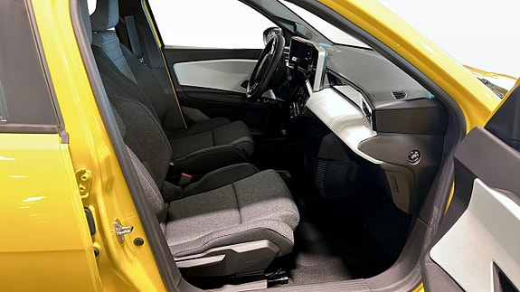 Renault 5 E-Tech 3 of 9