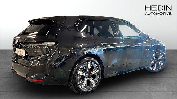 BMW iX 2 of 9