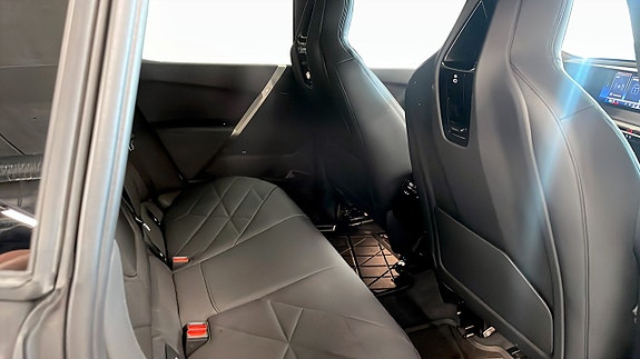 BMW iX 5 of 9