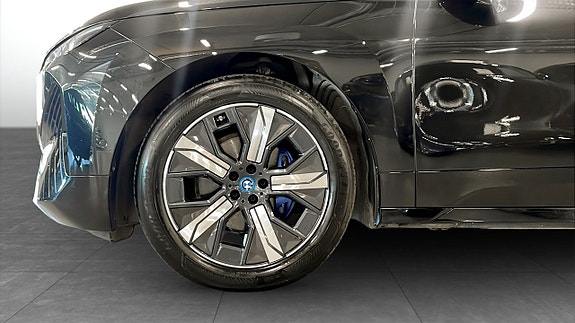 BMW iX 9 of 9