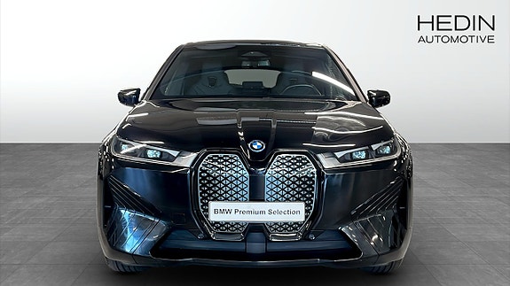 BMW iX 8 of 9