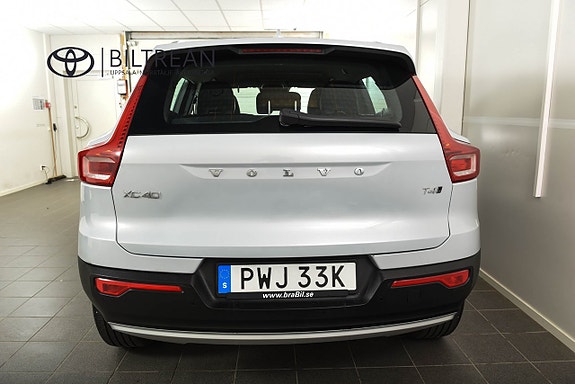 Volvo XC40 5 of 15