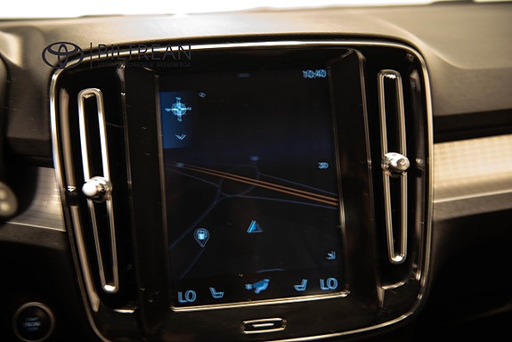 Volvo XC40 13 of 15