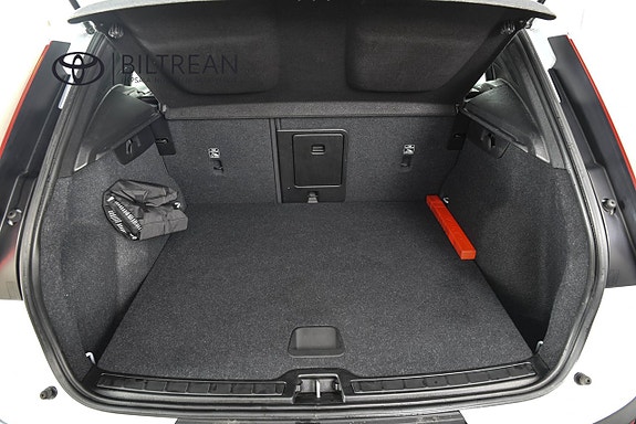 Volvo XC40 10 of 15
