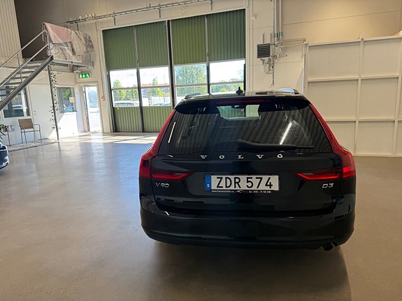 Volvo V90 2 of 22