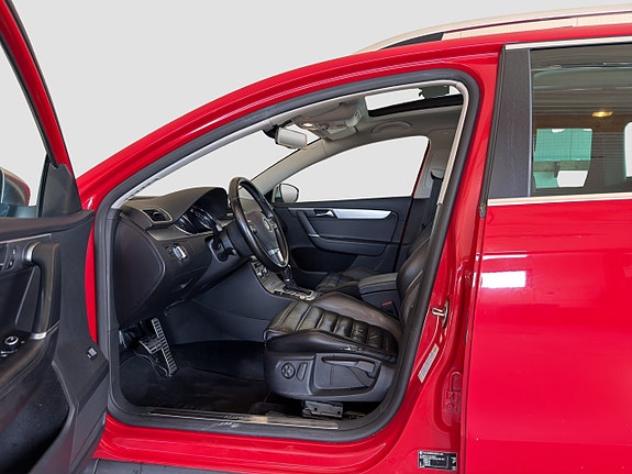 Volkswagen Passat Alltrack 9 of 28
