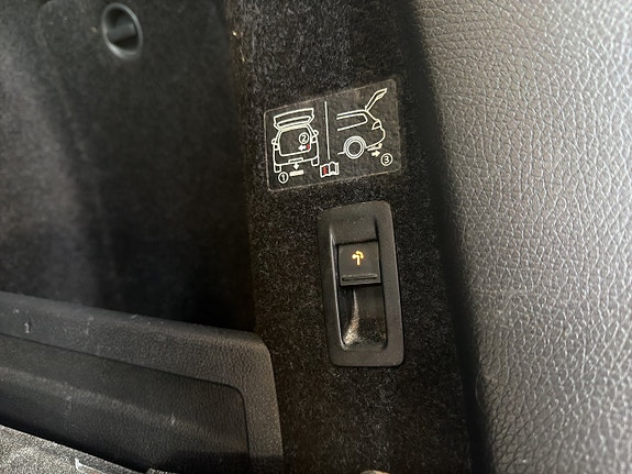 Volkswagen Passat Alltrack 22 of 28
