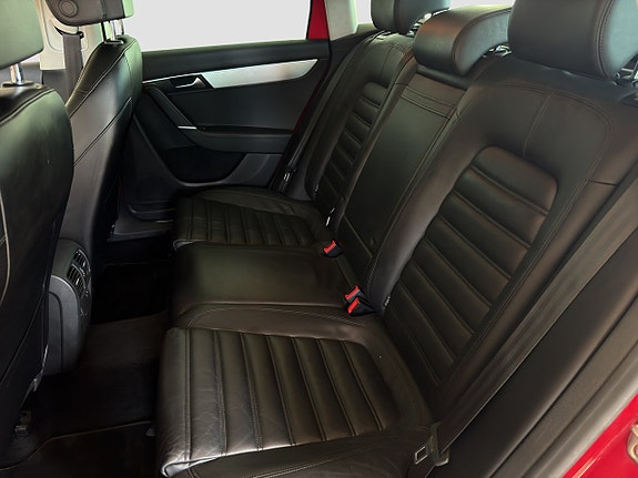 Volkswagen Passat Alltrack 17 of 28