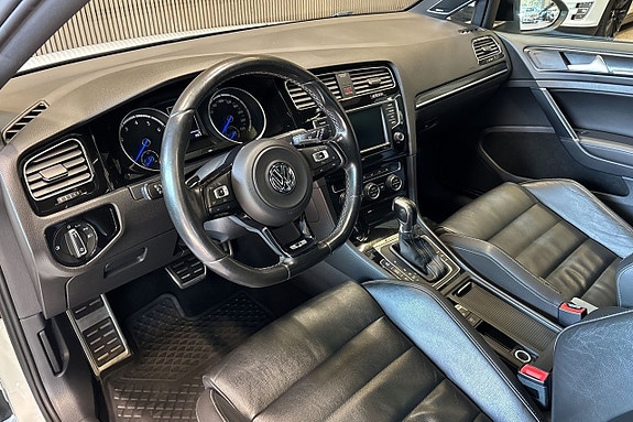 Volkswagen Golf VII 5 of 11