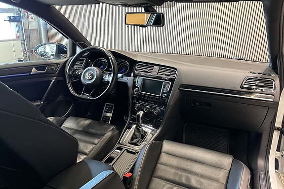 Volkswagen Golf VII 6 of 11