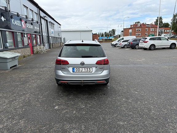 Volkswagen Golf Alltrack 7 of 18