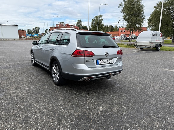 Volkswagen Golf Alltrack 10 of 18
