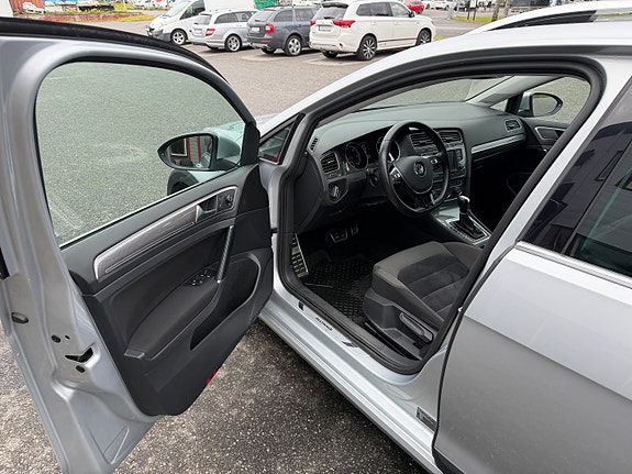 Volkswagen Golf Alltrack 13 of 18