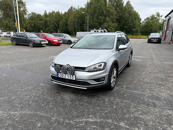 Volkswagen Golf Alltrack 12 of 18