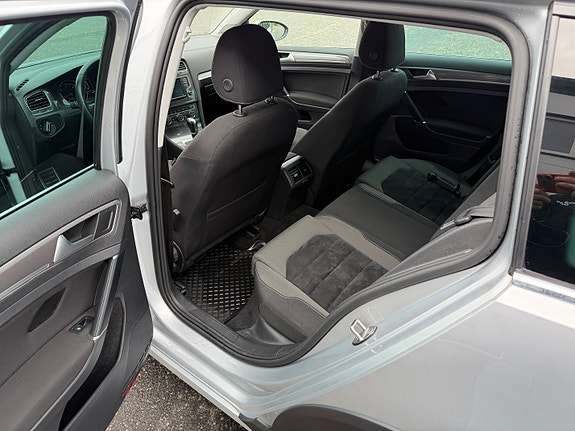 Volkswagen Golf Alltrack 14 of 18