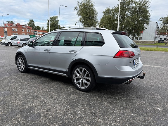 Volkswagen Golf Alltrack 9 of 18