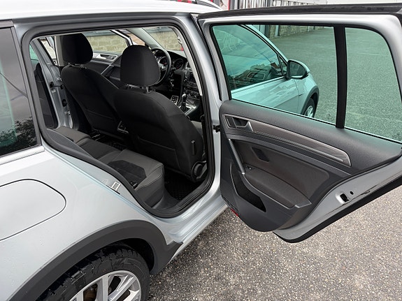 Volkswagen Golf Alltrack 16 of 18