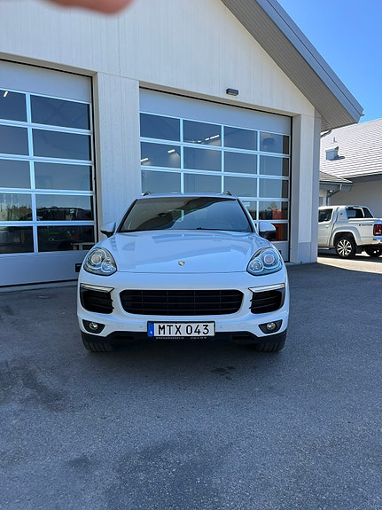 Porsche Cayenne 7 of 14
