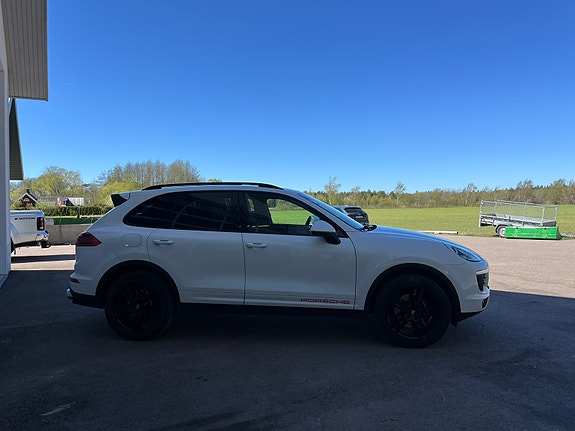 Porsche Cayenne 11 of 14