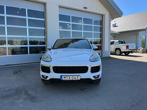 Porsche Cayenne 8 of 14