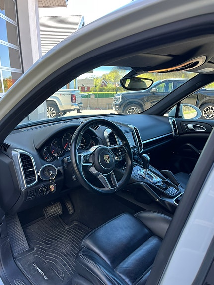 Porsche Cayenne 13 of 14