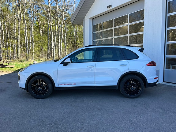 Porsche Cayenne 5 of 14