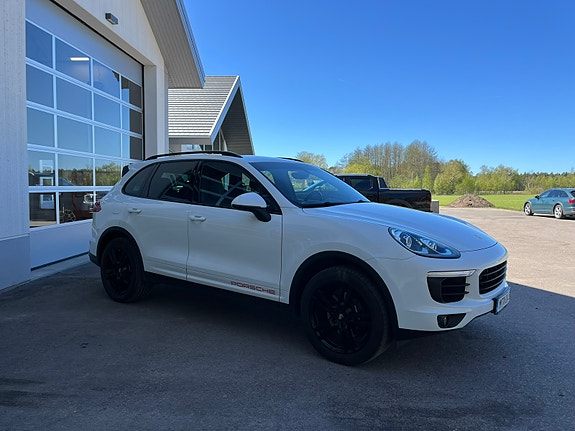 Porsche Cayenne 10 of 14