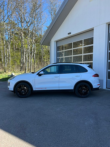 Porsche Cayenne 6 of 14
