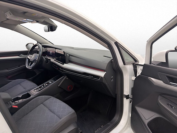 Volkswagen Golf VIII 15 of 30