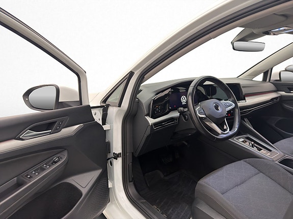 Volkswagen Golf VIII 10 of 30
