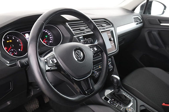 Volkswagen Tiguan 12 of 30