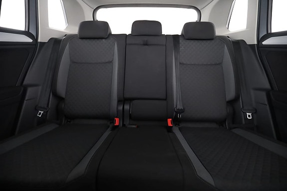 Volkswagen Tiguan 16 of 30