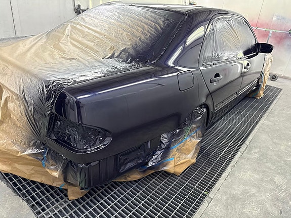 Mercedes-Benz E320 11 of 12
