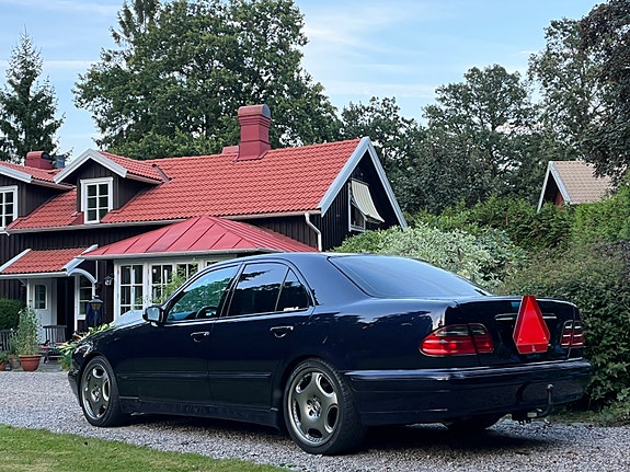Mercedes-Benz E320 3 of 12